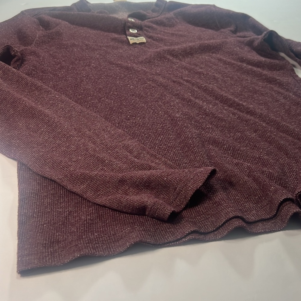 Men’s size large hollister longsleve burgundy top - Picture 2 of 6